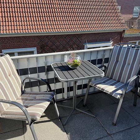 Hotel Peters Neuharlingersiel Exterior photo